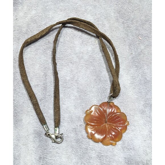 Vintage Carved Orange Stone Flower Pendant Necklace - Picture 6 of 6
